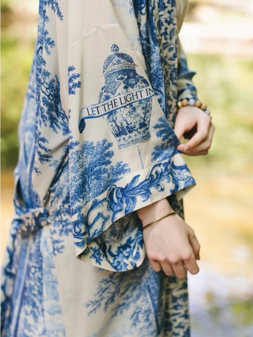 Market of Stars Let the Light In Blue & White Printed Kimono Robe - Women - Picture 5 of 7